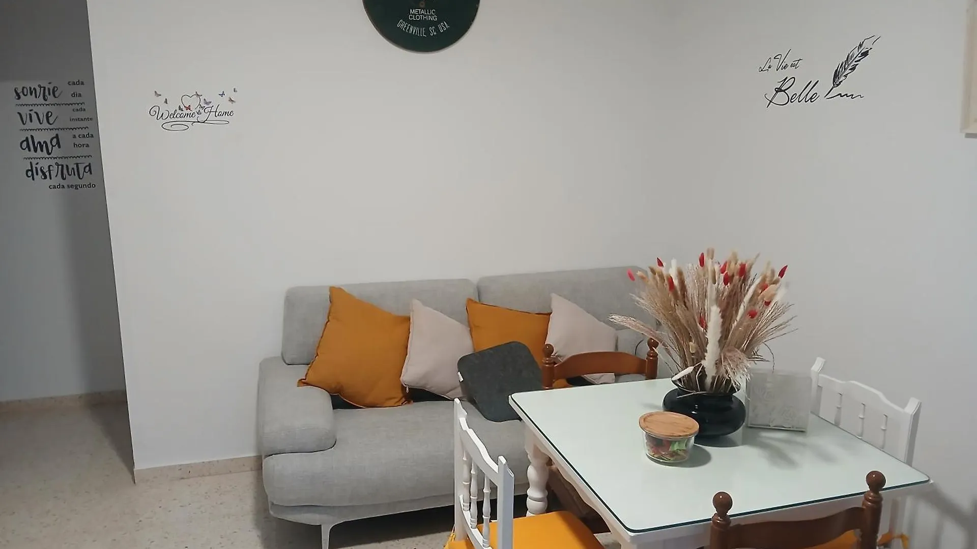 Apartamentos De La Mansion contacts
